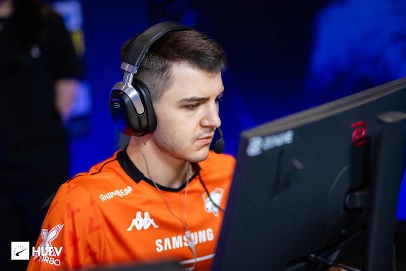 PARIVISION sign FL1T permanently to replace stand-in HObbit