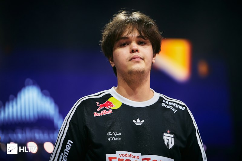 Astralis sign siuhy and cmtry, leaving Staehr as the only Dane